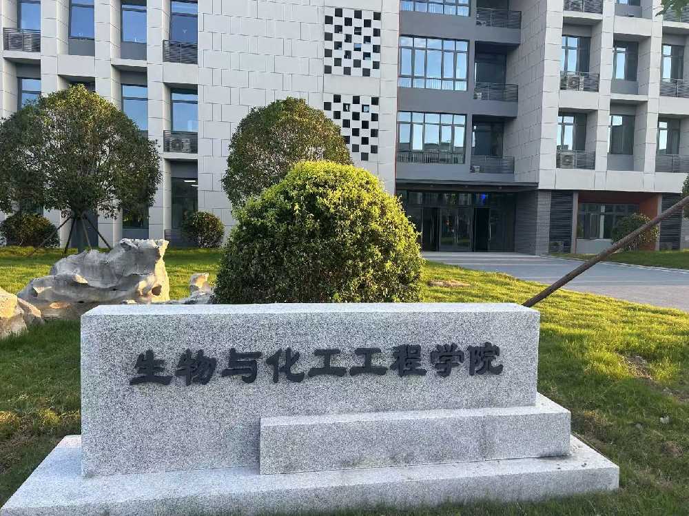 大渡口区扬州职业大学体育场高杆灯项目